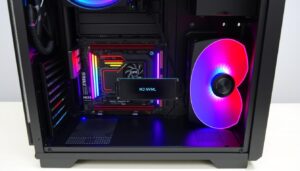 PC gamer moderno com SSD NVMe instalado na placa-mãe
