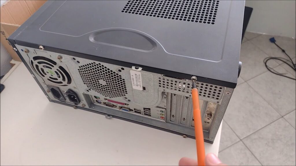 abrindo-gabinete-1024x576 Como Instalar uma Placa de Vídeo Passo a Passo (com Imagens)
